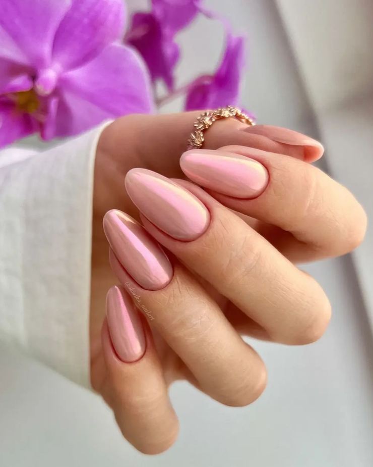 Ongles de printemps rose glacé 