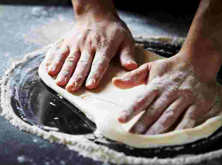 impasto pizza alla romana fatta in casa 