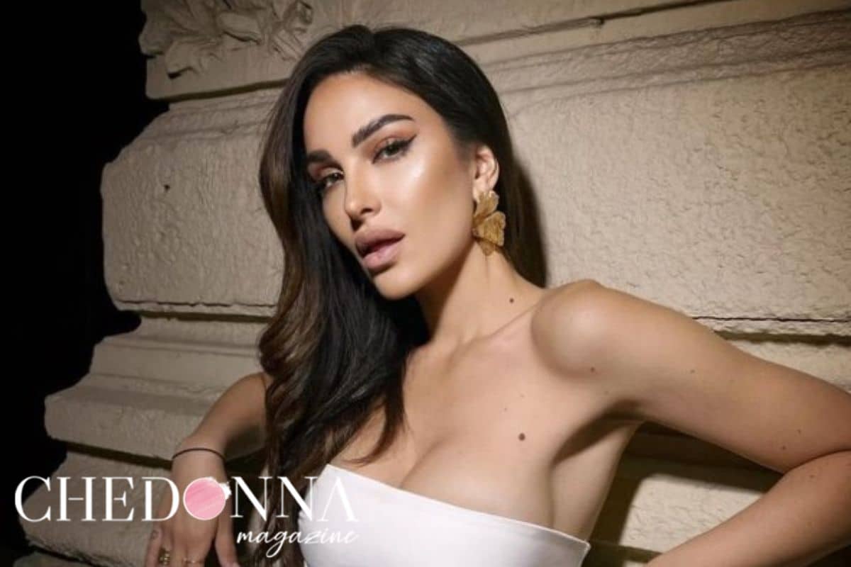 rosa perrotta spettacolo mozzafiato in total white