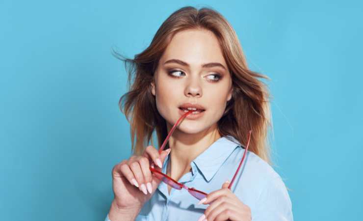 camicia azzurra come abbinarla per look da ufficio 