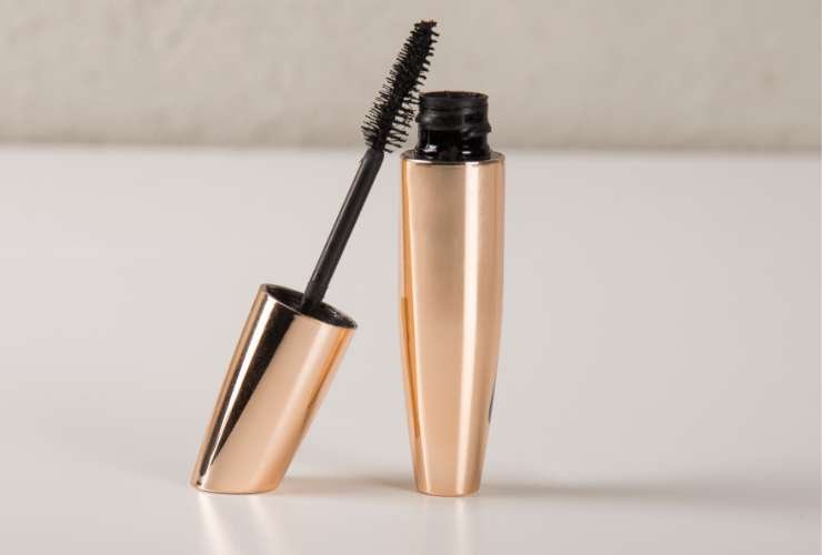 tubetto di mascara nero