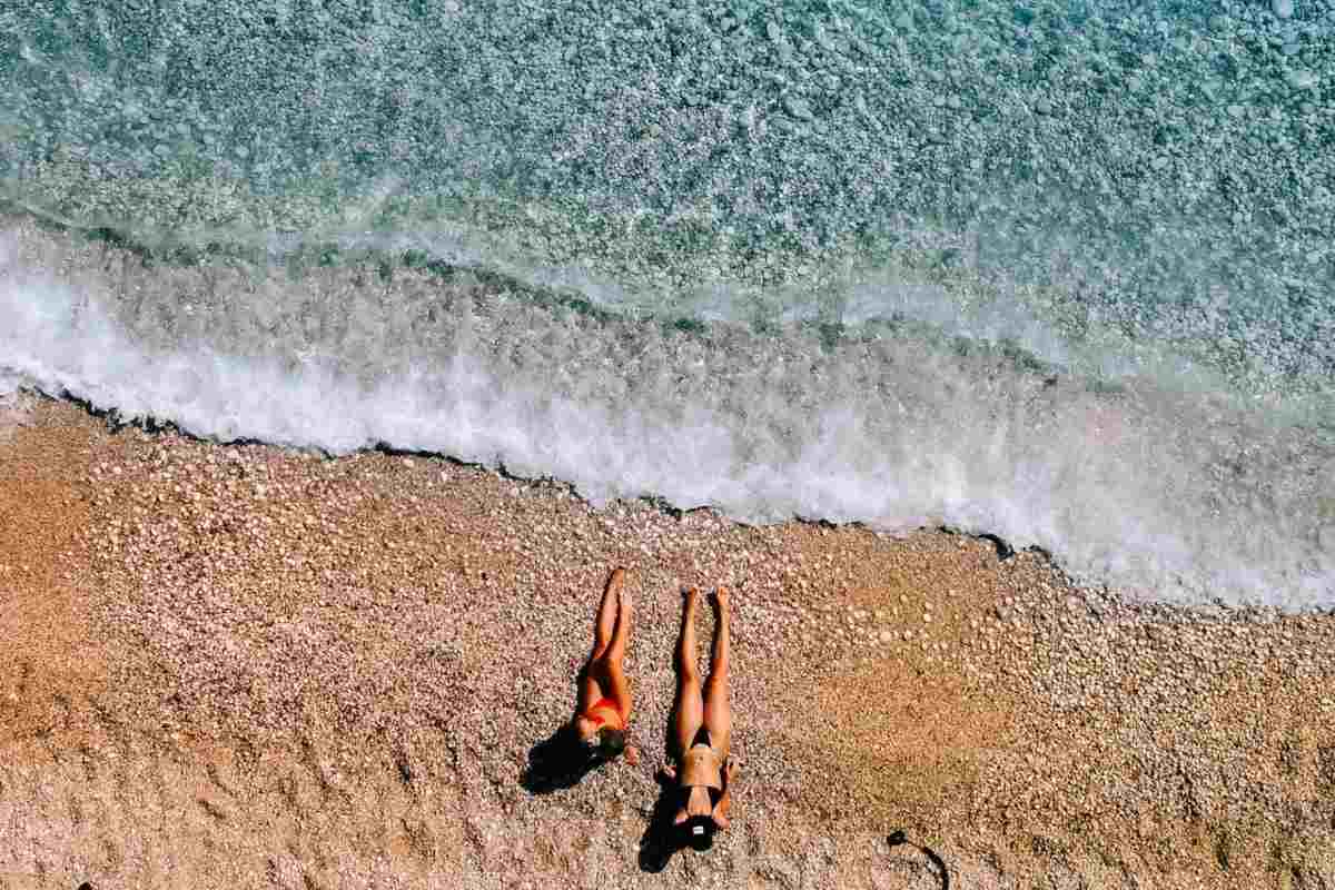 Ragazze al mare in Albania