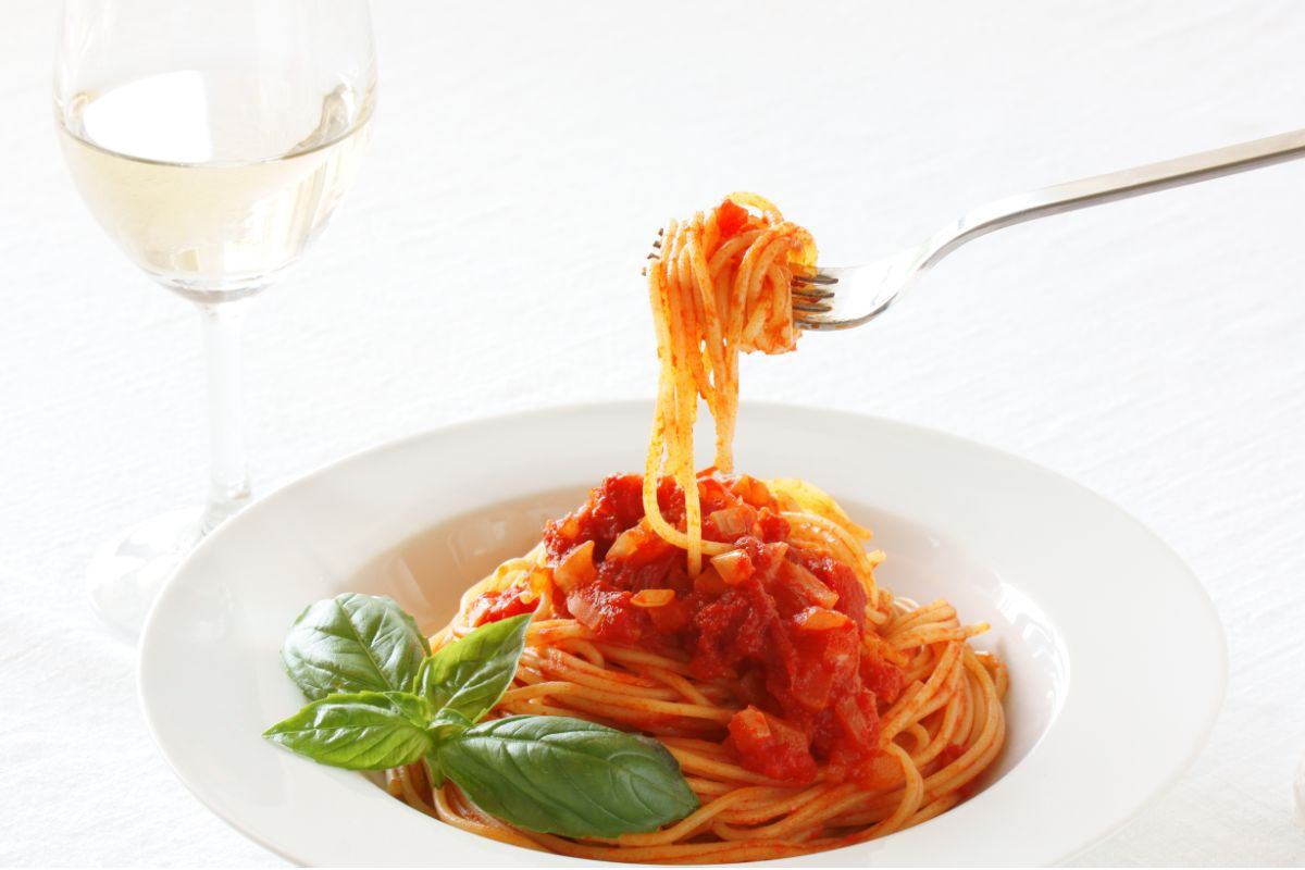 spaghetti con pomodoro e basilico 