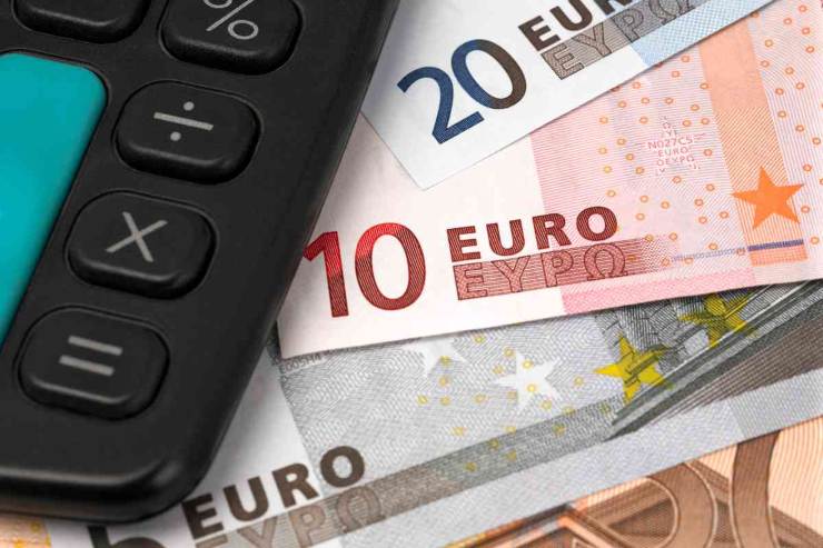 Calcolatrice e soldi