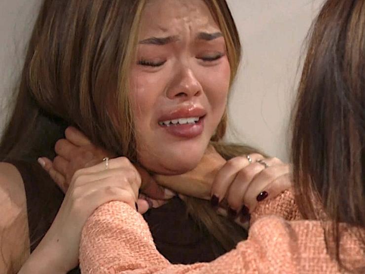 beautiful Li Finnegan, furiosa tenta di strangolare la nipote