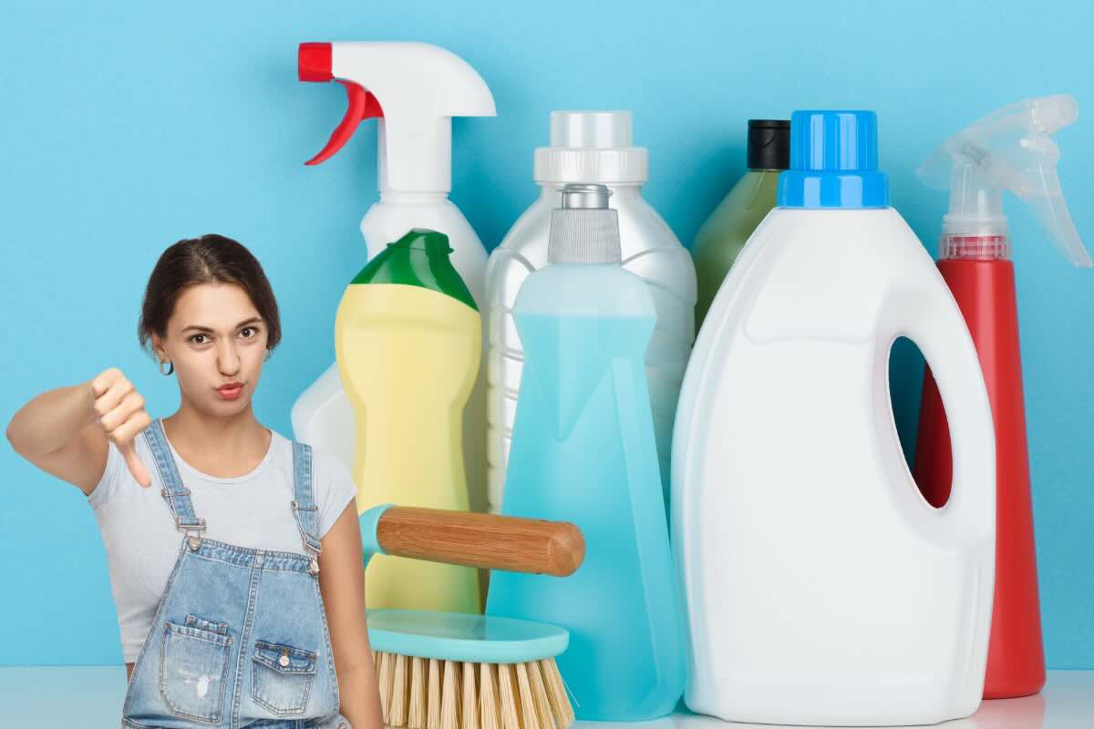 detersivi e donna con pollice giù