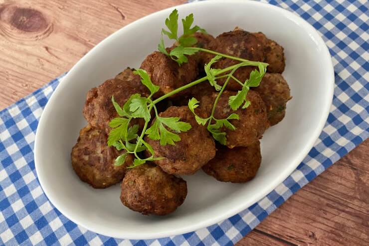 piatto con polpette 