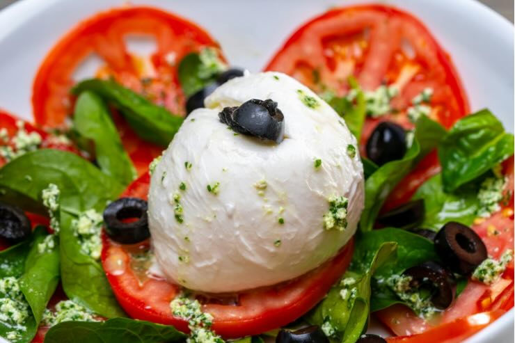 mozzarella su pomodori 