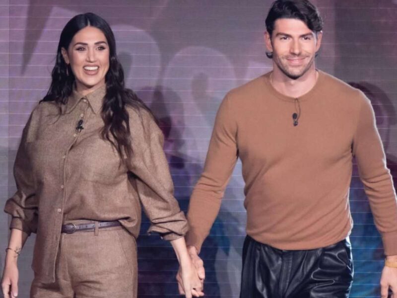 cecilia e rodriguez per mano nello studio di verissimo