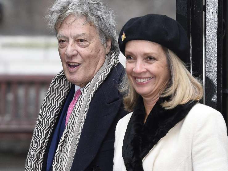 tom insieme a sua moglie 