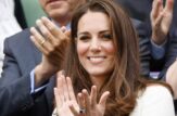 Kate Middleton che batte le mani sorridente