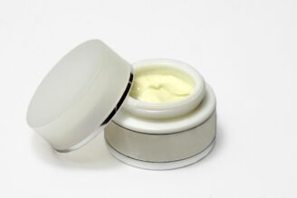 barattolo con crema antimacchie