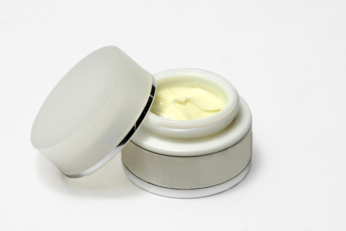 barattolo con crema antimacchie