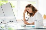 Office air, il nemico invisibile della bellezza in ufficio: i 9 prodotti che salvano pelle, trucco e capelli