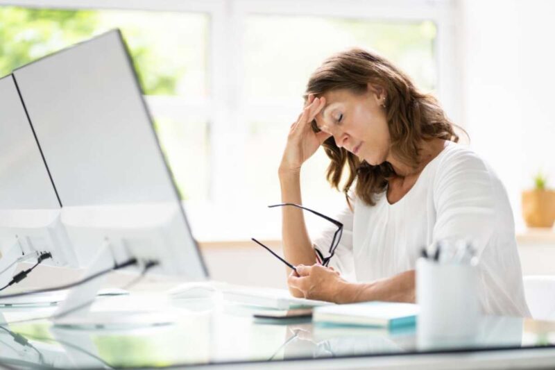 Office air, il nemico invisibile della bellezza in ufficio: i 9 prodotti che salvano pelle, trucco e capelli