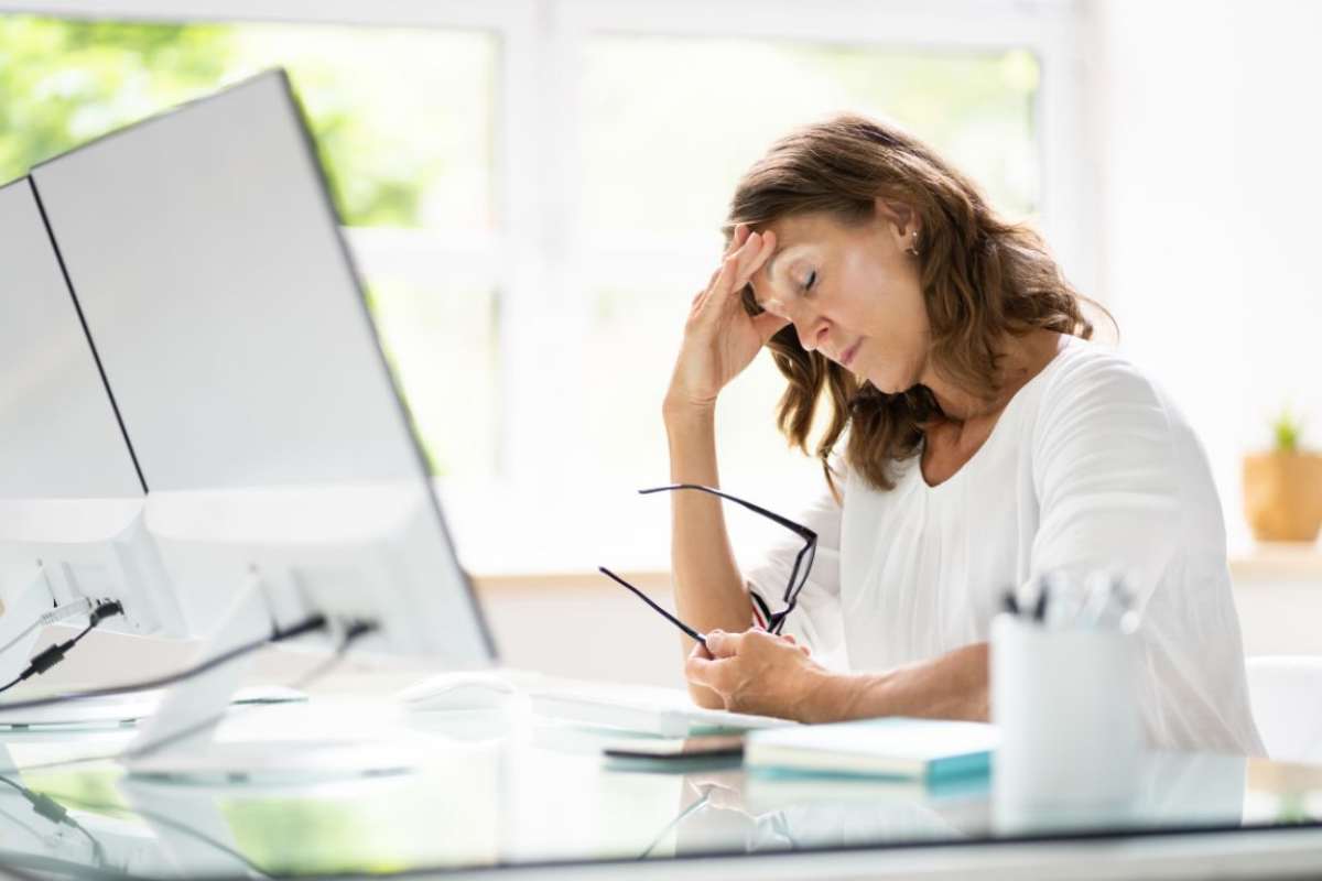 Office air, il nemico invisibile della bellezza in ufficio: i 9 prodotti che salvano pelle, trucco e capelli