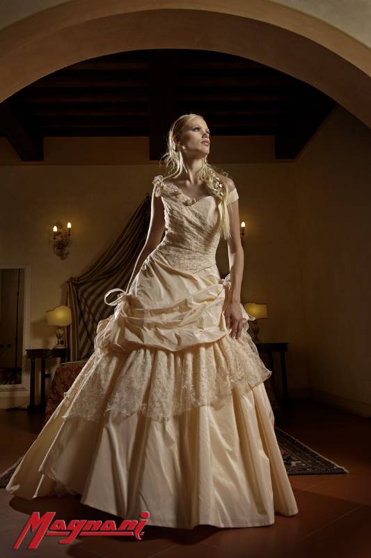 Abiti sposa: spulciamo la collezione Magnani