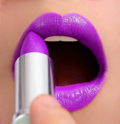 MAKE UP MUST Purple lipstick, tingi le labbra di viola
