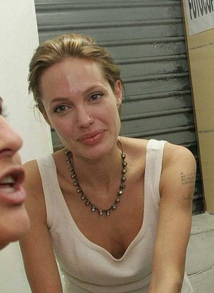 Angelina Jolie Senza Trucco E Parrucco Foto