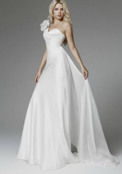 ABITI DA SPOSA: Blumarine, collezione 2013